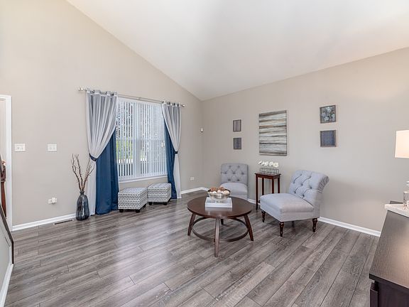 5th image of 810 Thorn Creek Dr