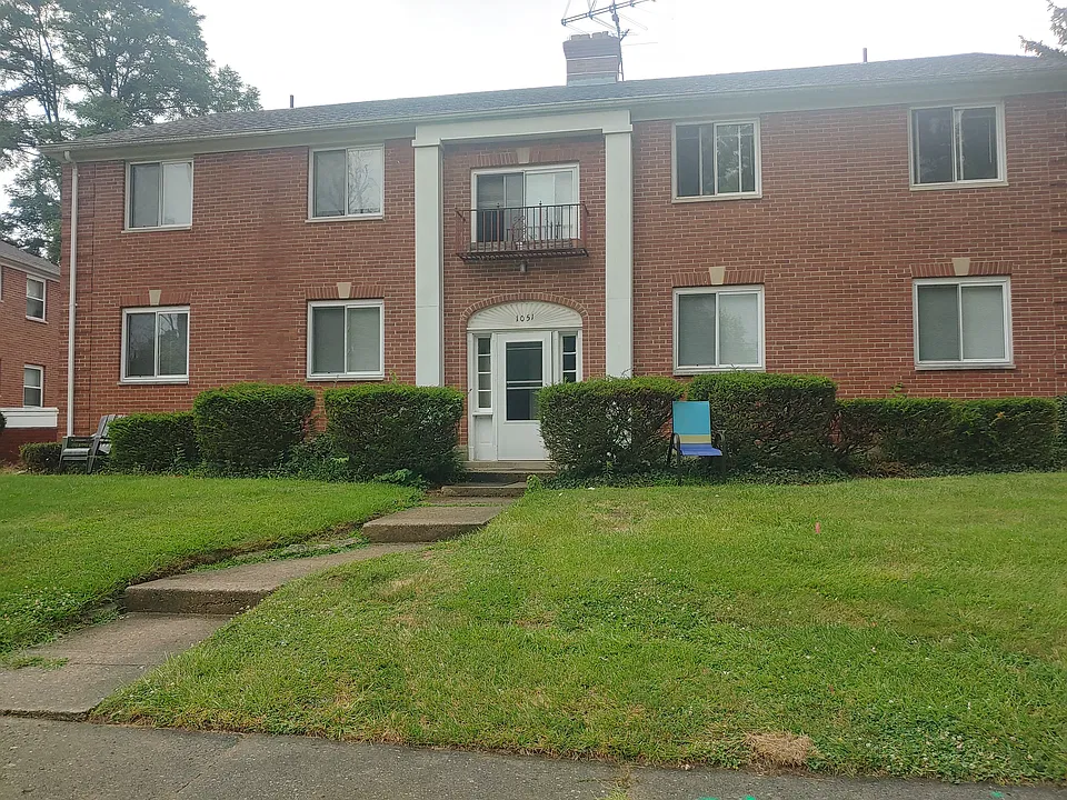 1051 Broadview Blvd S #1