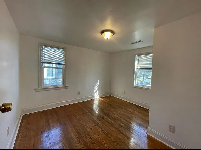 4300 Jefferson St — Photo 4