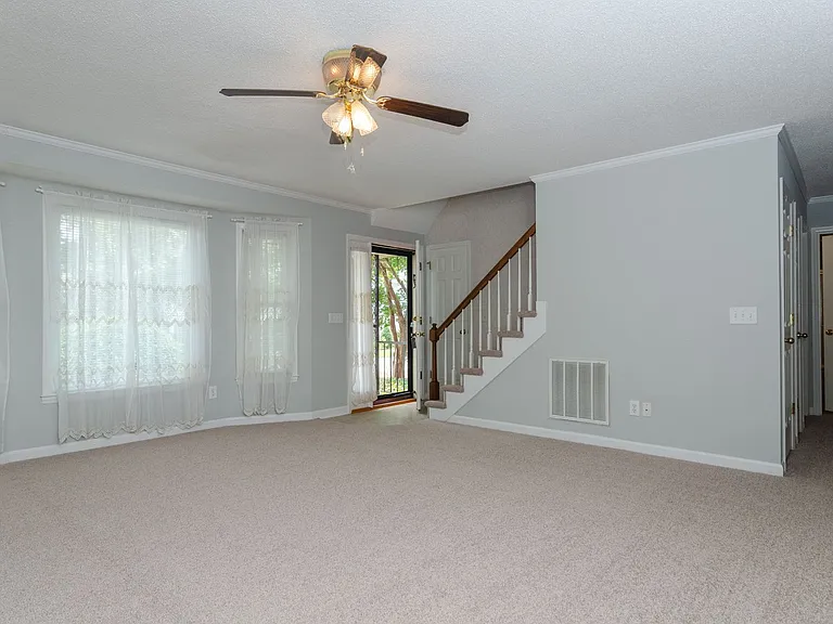 717 Sloop Pointe Ln — Photo 2