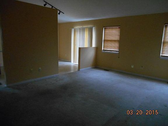 3rd image of 304 Skinner Dr