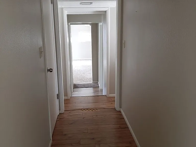 525 Oak St — Photo 11