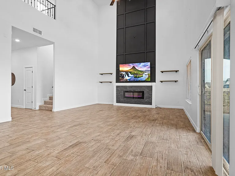 979 Airship Pl — Photo 14