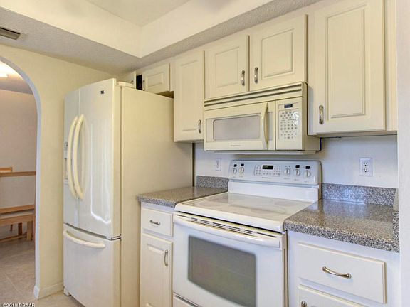 5th image of 405 Needles Dr