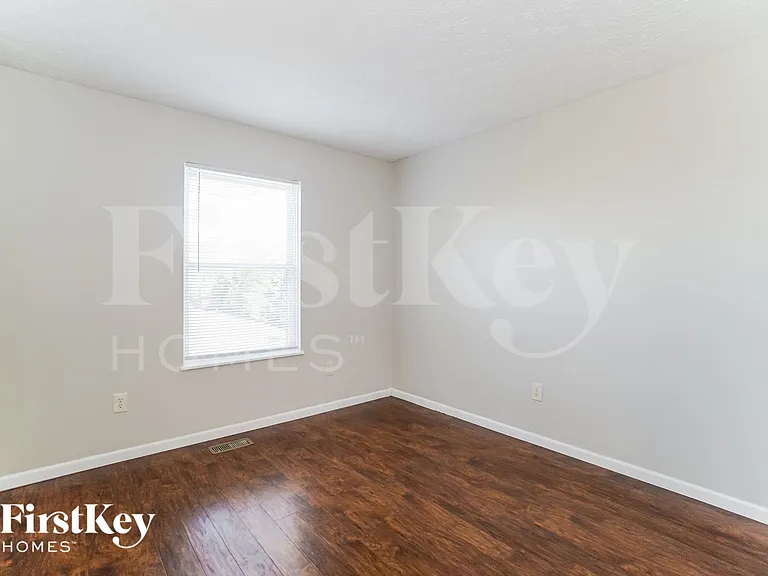 261 Inah Ave — Photo 9