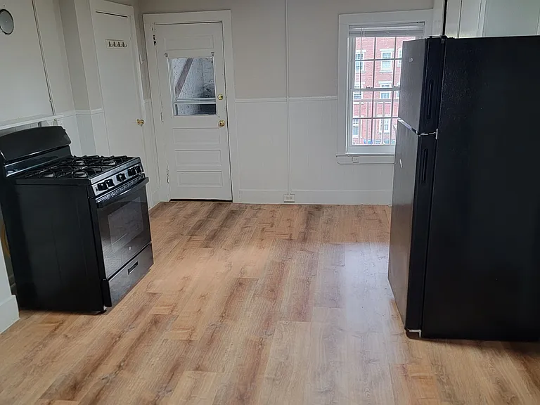 102 Mechanic St #4 — Photo 8
