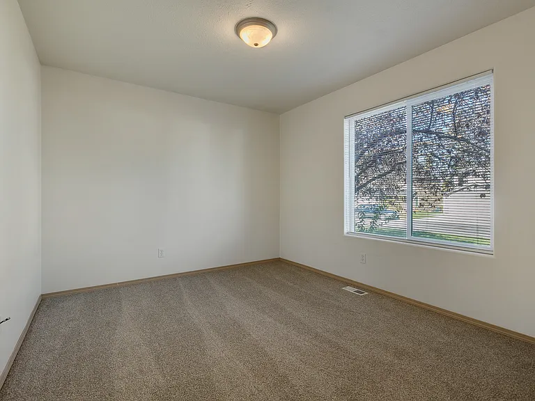 10710 E 11th Ln — Photo 12