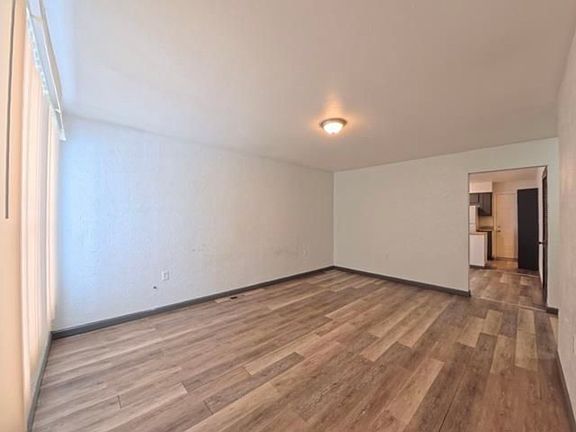 2nd image of 2605 Eastview Dr #2603