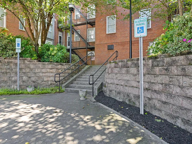 City View Apartments — Photo 7