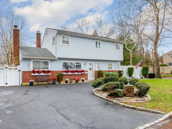 32 Court Drive, Huntington Station, NY 11746