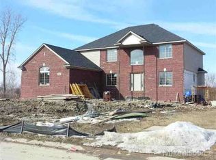 52509 Silent Ridge Dr, Chesterfield, MI 48051