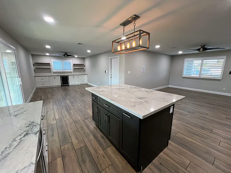 2508 E Loyola Dr — Photo 16