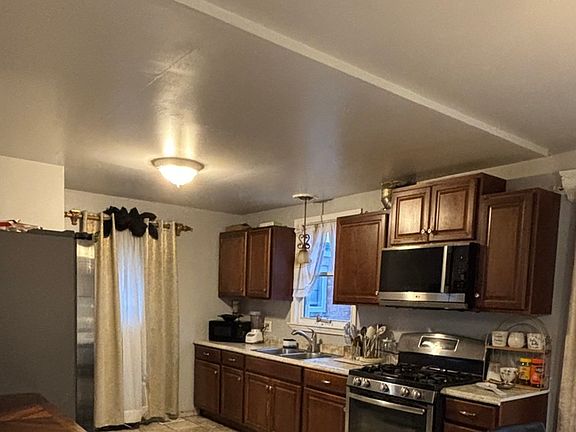4th image of 175 Martin Ln