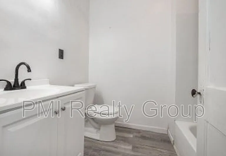 12203 Castlewood Ave — Photo 17