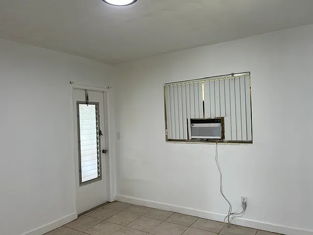 2210 N 57th Ave — Photo 31