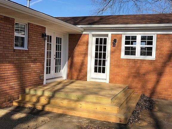 2nd image of 424 Lake Dr