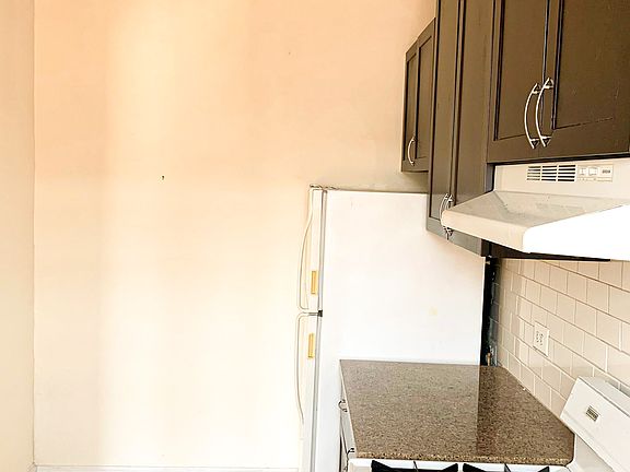 4th image of 4555 N Leavitt St APT 3
