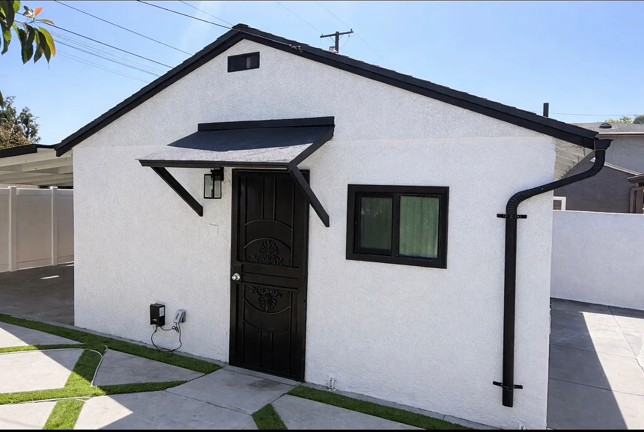 1 bed, 390 sqft, $1,900 — Photo 1