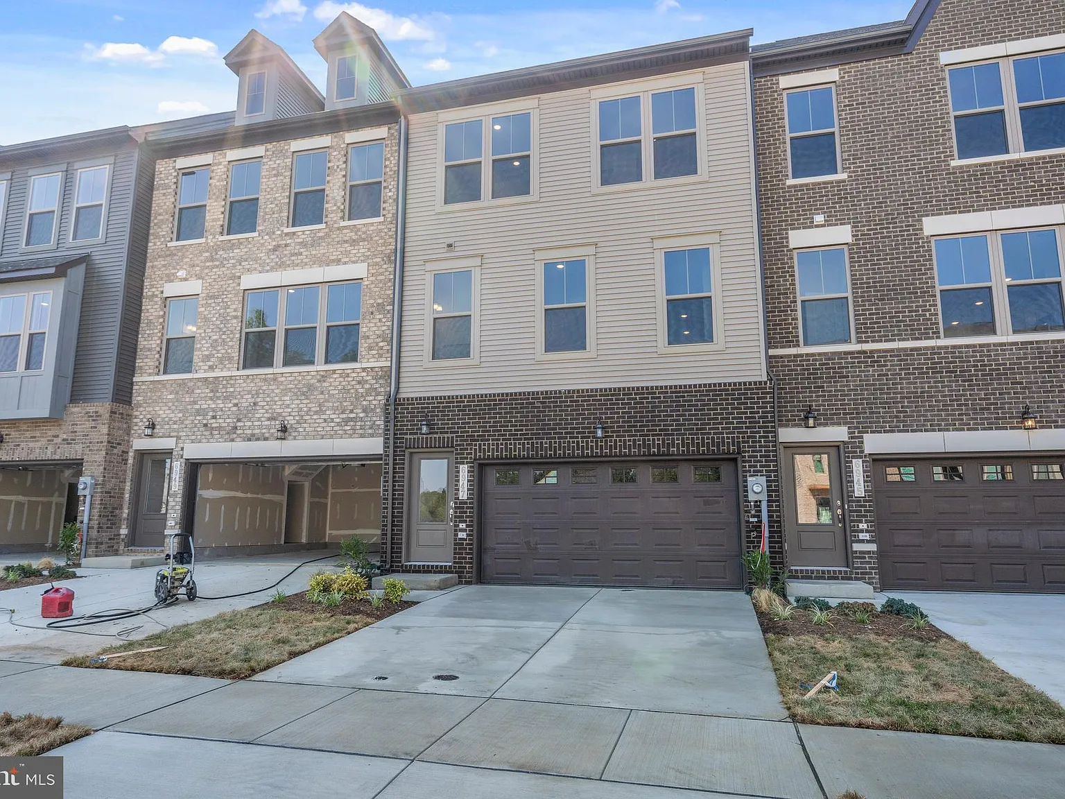 3 bed, 2.5 bath, $3,295 — Photo 2