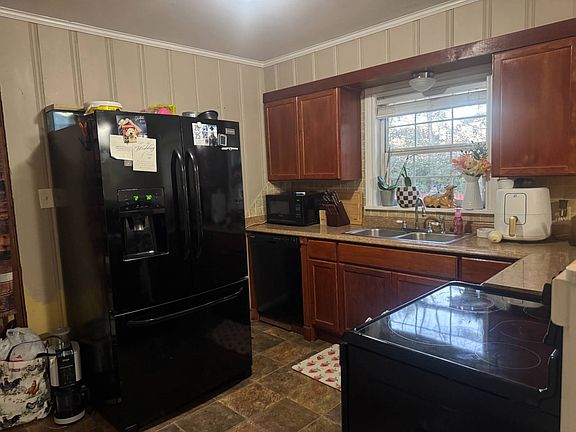 4th image of 1122 Chestnut St