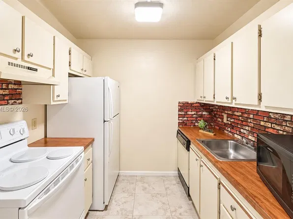 101 SW 132nd Way APT 304J, Hollywood, FL 33027