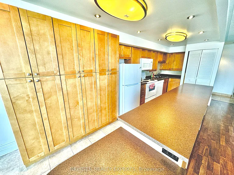 86 Gerrard St E #14F — Photo 6