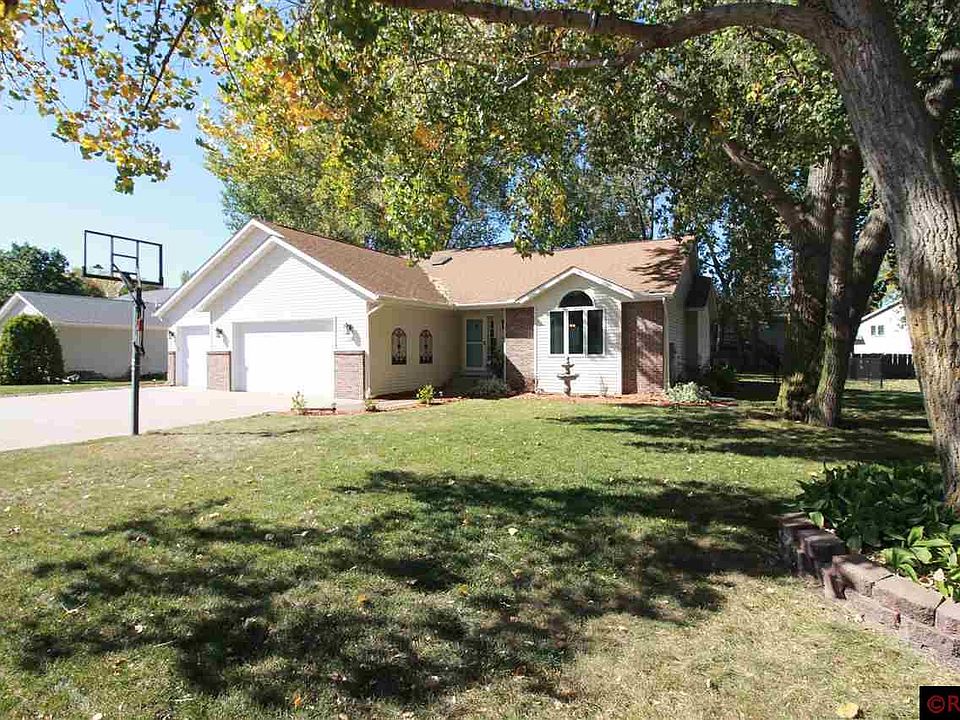 1st image of 320 Heron Dr