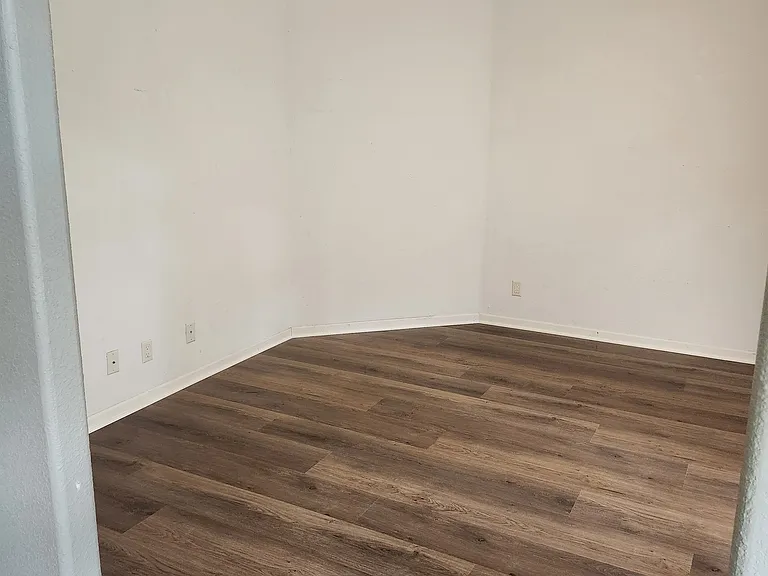 SW Buck Ct — Photo 10