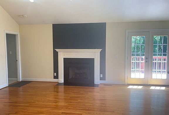 4th image of 103 Lyman St