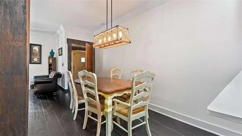 4 bed, 2.0 bath, 1200 sqft, $1,800 — Photo 4