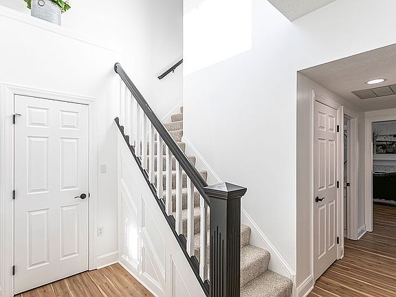 3rd image of 801 Timberlake Ct