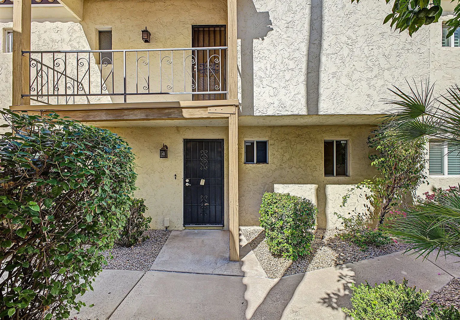 2 bed, 1.5 bath, 1114 sqft, $2,300 — Photo 1