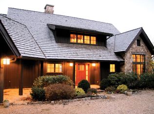 1035 Toxaway Dr, Lake toxaway, NC 28747