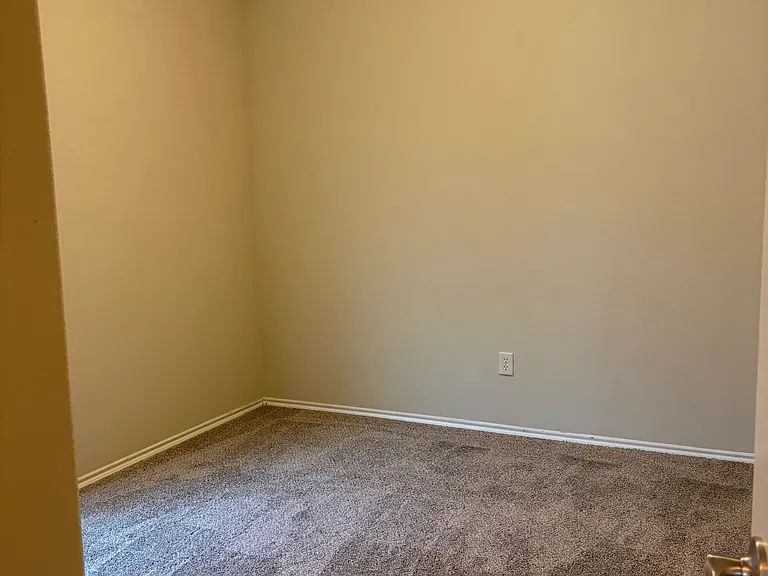 814 Bens Dr — Photo 11