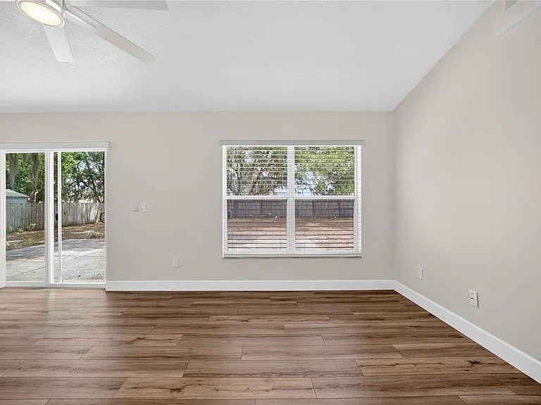 10748 Siena Dr — Photo 24