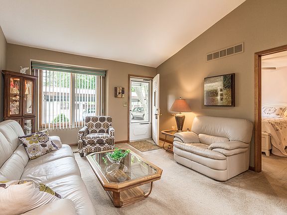 5th image of 32943 Woodworth Ct #3