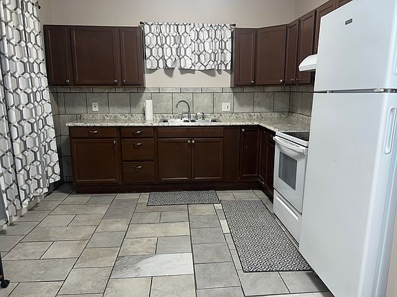 3rd image of 1503 Newhouse Ave #1503