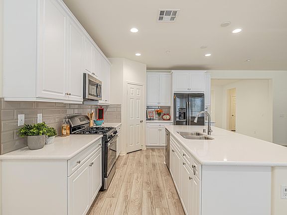 4th image of 37300 Wisteria Dr
