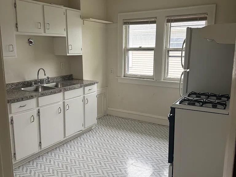 5805 W Wells St — Photo 2