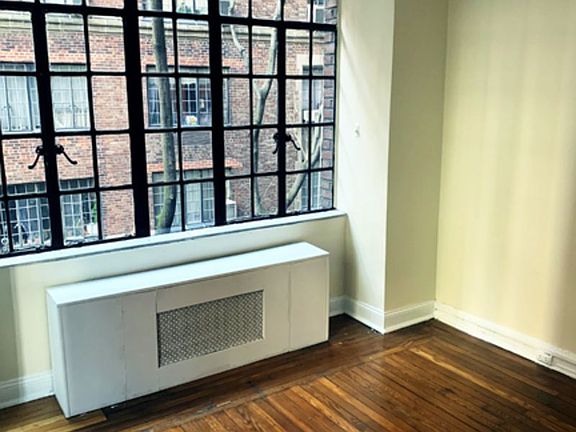 3rd image of 312 E 42nd St #318