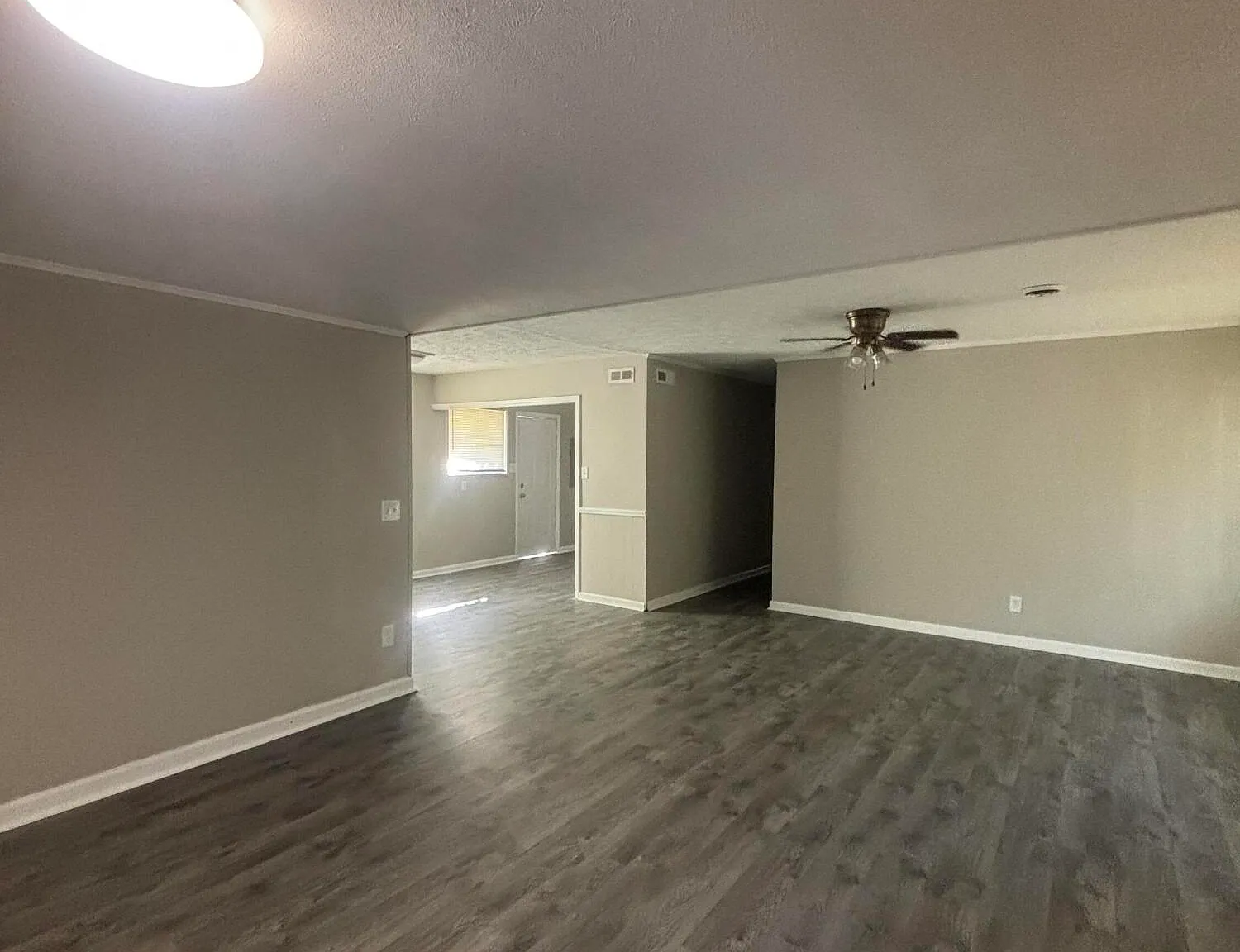 3 bed, 1.0 bath, 1352 sqft, $1,200 — Photo 2