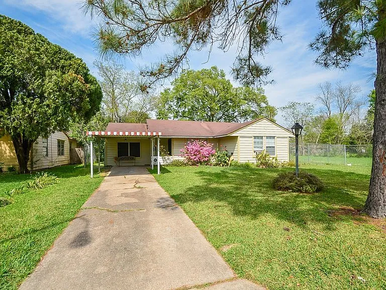 5515 Flamingo Dr — Photo 1