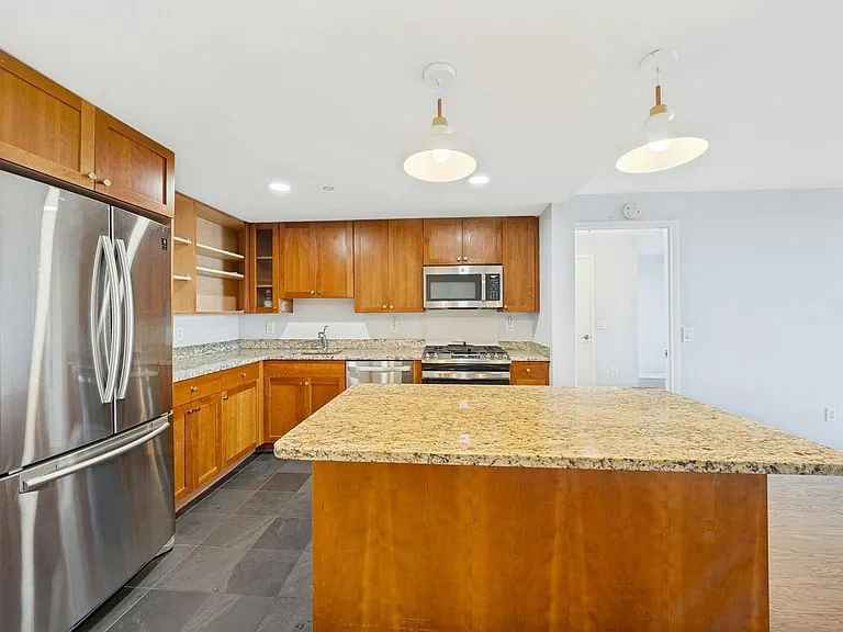 700 Grove St #8R — Photo 5
