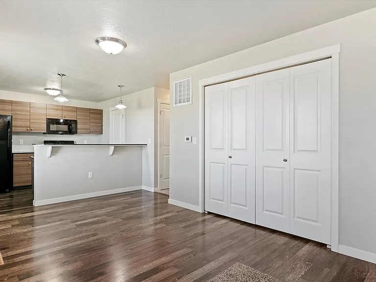 WhistleStop Apartments — Photo 2