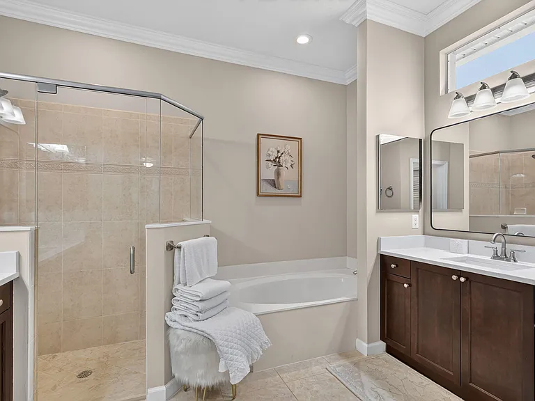 10542 SW Westlawn Blvd — Photo 23