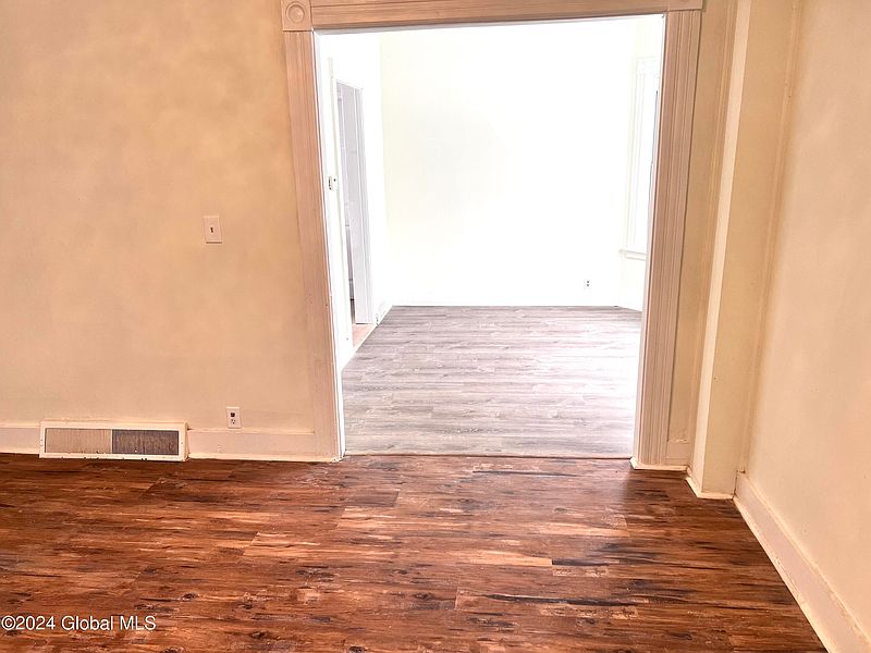 5th image of 1123 Garner Avenue