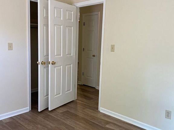 5th image of 221 Homer St #B