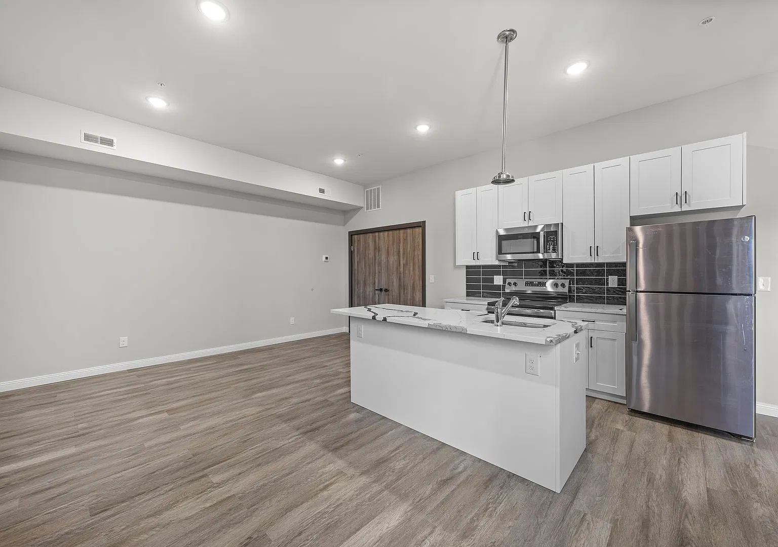 403 N Simpson St — Photo 4