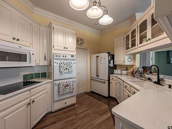 3rd image of 3602 Rock Creek Dr