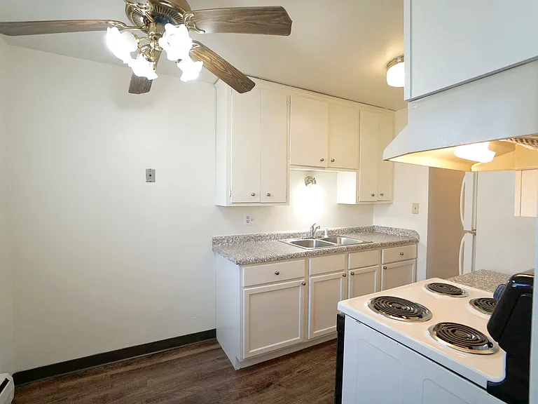 English Conway Place — Photo 8